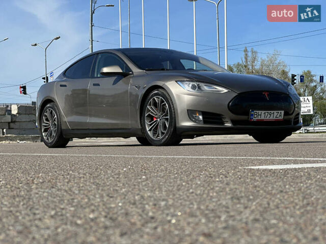 Серый Тесла Модель С, объемом двигателя 0 л и пробегом 148 тыс. км за 33900 $, фото 1 на Automoto.ua