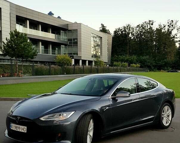 Серый Тесла Модель С, объемом двигателя 0 л и пробегом 85 тыс. км за 24900 $, фото 2 на Automoto.ua