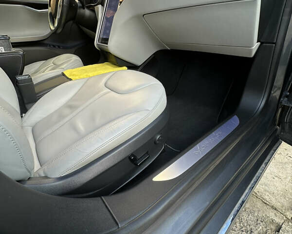 Серый Тесла Модель С, объемом двигателя 0 л и пробегом 113 тыс. км за 15200 $, фото 11 на Automoto.ua