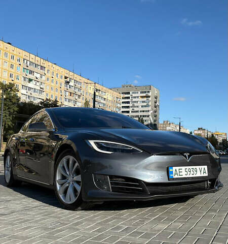 Серый Тесла Модель С, объемом двигателя 0 л и пробегом 92 тыс. км за 14400 $, фото 4 на Automoto.ua