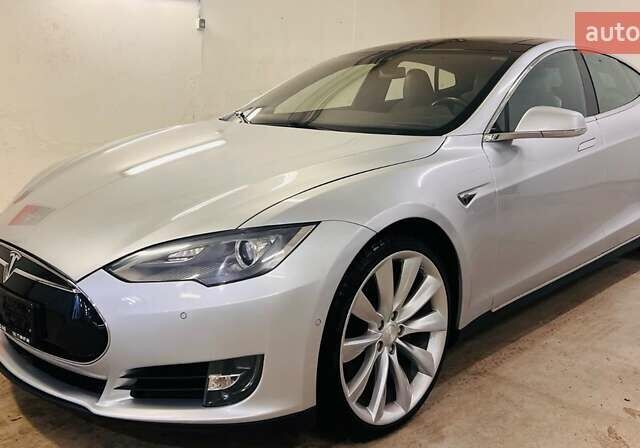 Серый Тесла Модель С, объемом двигателя 0 л и пробегом 102 тыс. км за 12300 $, фото 6 на Automoto.ua
