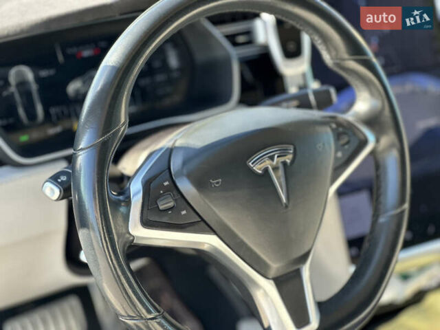 Серый Тесла Модель С, объемом двигателя 0 л и пробегом 148 тыс. км за 33900 $, фото 9 на Automoto.ua