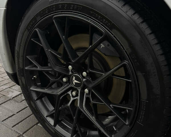 Серый Тесла Модель С, объемом двигателя 0 л и пробегом 116 тыс. км за 12000 $, фото 5 на Automoto.ua