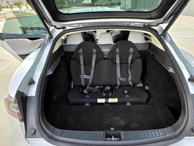 Серый Тесла Модель С, объемом двигателя 0 л и пробегом 79 тыс. км за 9000 $, фото 16 на Automoto.ua