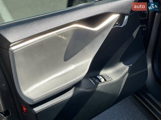 Серый Тесла Модель С, объемом двигателя 0 л и пробегом 148 тыс. км за 33900 $, фото 11 на Automoto.ua