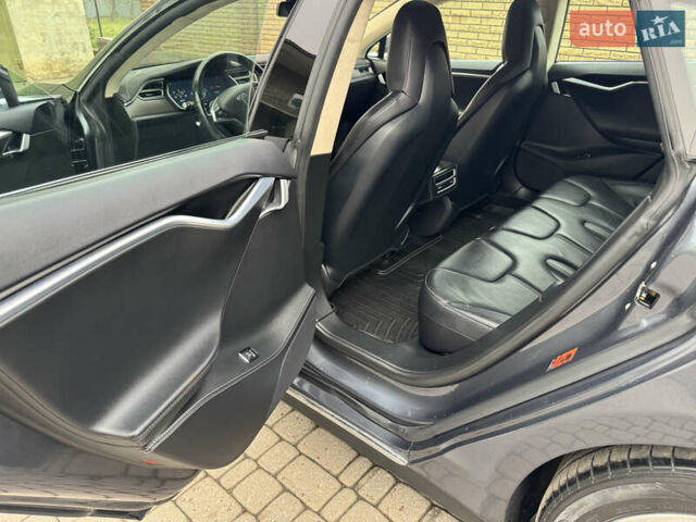 Серый Тесла Модель С, объемом двигателя 0 л и пробегом 180 тыс. км за 15300 $, фото 13 на Automoto.ua