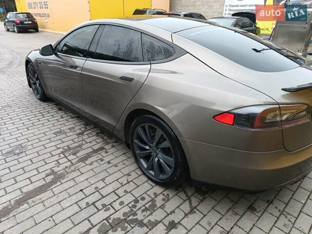 Тесла Модель С 2015 в Новояворовск на Automoto.ua Серый Тесла Модель С, объемом двигателя 0 л и пробегом 299 тыс. км за 13999 $, фото 4 на Automoto.ua
