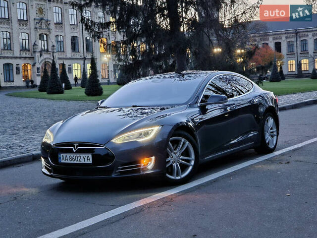 Серый Тесла Модель С, объемом двигателя 0 л и пробегом 90 тыс. км за 22000 $, фото 6 на Automoto.ua