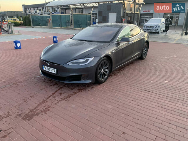 Серый Тесла Модель С, объемом двигателя 0 л и пробегом 136 тыс. км за 16100 $, фото 3 на Automoto.ua