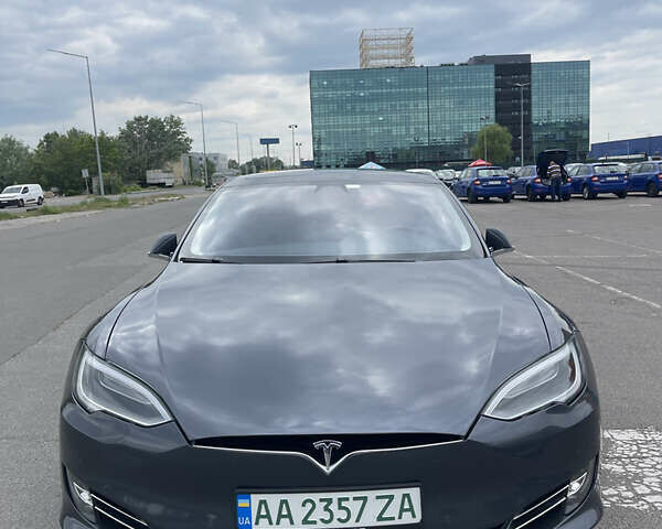 Серый Тесла Модель С, объемом двигателя 0 л и пробегом 56 тыс. км за 28000 $, фото 8 на Automoto.ua