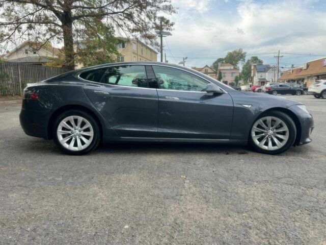 Серый Тесла Модель С, объемом двигателя 0 л и пробегом 73 тыс. км за 10000 $, фото 3 на Automoto.ua