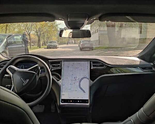 Серый Тесла Модель С, объемом двигателя 0 л и пробегом 170 тыс. км за 19700 $, фото 2 на Automoto.ua