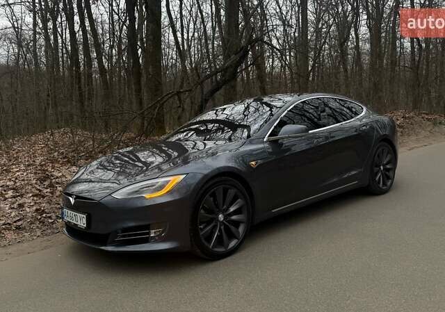 Серый Тесла Модель С, объемом двигателя 0 л и пробегом 124 тыс. км за 15900 $, фото 1 на Automoto.ua