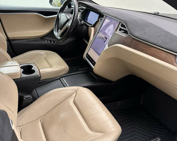 Серый Тесла Модель С, объемом двигателя 0 л и пробегом 200 тыс. км за 14400 $, фото 2 на Automoto.ua