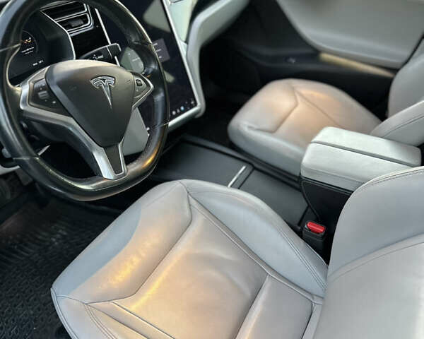 Серый Тесла Модель С, объемом двигателя 0 л и пробегом 168 тыс. км за 16200 $, фото 31 на Automoto.ua