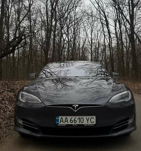 Серый Тесла Модель С, объемом двигателя 0 л и пробегом 124 тыс. км за 15900 $, фото 2 на Automoto.ua