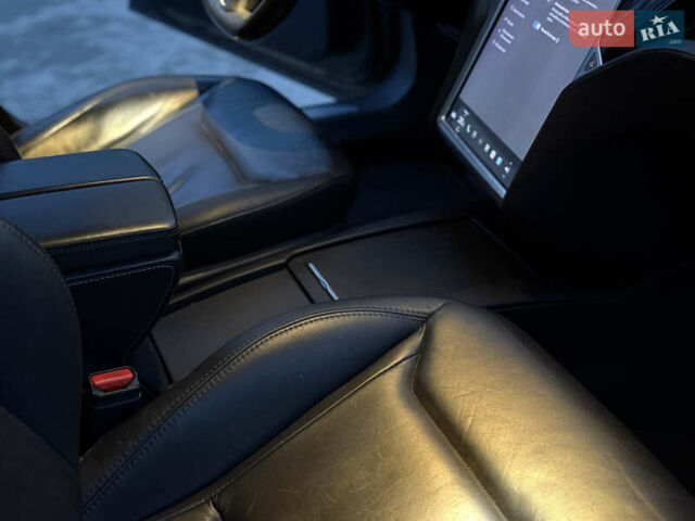 Серый Тесла Модель С, объемом двигателя 0 л и пробегом 300 тыс. км за 14700 $, фото 54 на Automoto.ua