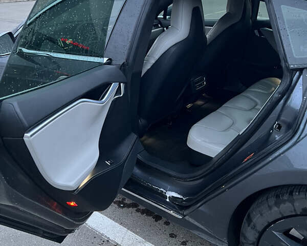 Серый Тесла Модель С, объемом двигателя 0 л и пробегом 231 тыс. км за 14999 $, фото 17 на Automoto.ua