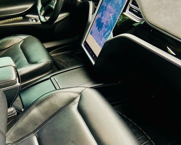 Тесла Модель С 2016 у Луцьку на Automoto.ua Сірий Тесла Модель С, об'ємом двигуна 0 л та пробігом 190 тис. км за 15500 $, фото 40 на Automoto.ua