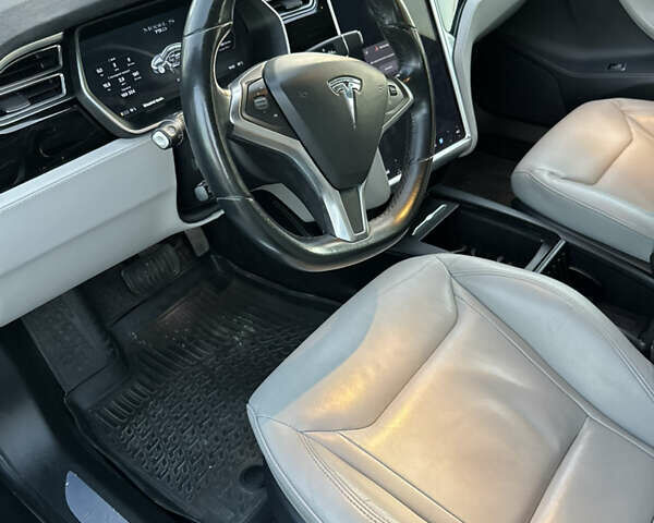 Серый Тесла Модель С, объемом двигателя 0 л и пробегом 168 тыс. км за 16200 $, фото 28 на Automoto.ua
