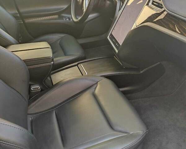 Серый Тесла Модель С, объемом двигателя 0 л и пробегом 170 тыс. км за 19700 $, фото 3 на Automoto.ua