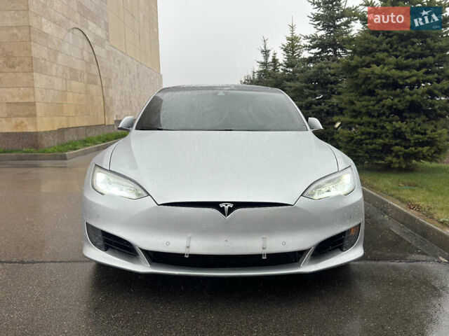 Серый Тесла Модель С, объемом двигателя 0 л и пробегом 207 тыс. км за 13899 $, фото 3 на Automoto.ua