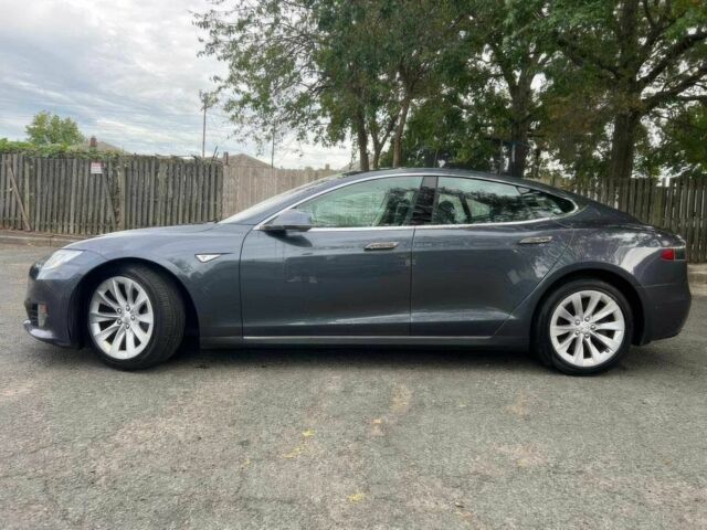 Серый Тесла Модель С, объемом двигателя 0 л и пробегом 73 тыс. км за 10000 $, фото 5 на Automoto.ua