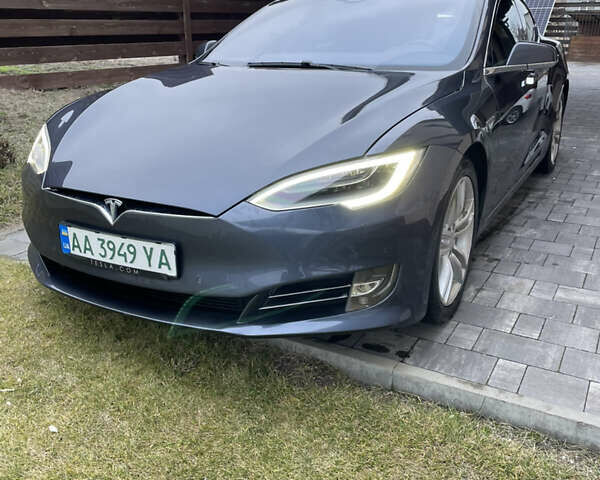 Серый Тесла Модель С, объемом двигателя 0 л и пробегом 193 тыс. км за 17900 $, фото 4 на Automoto.ua