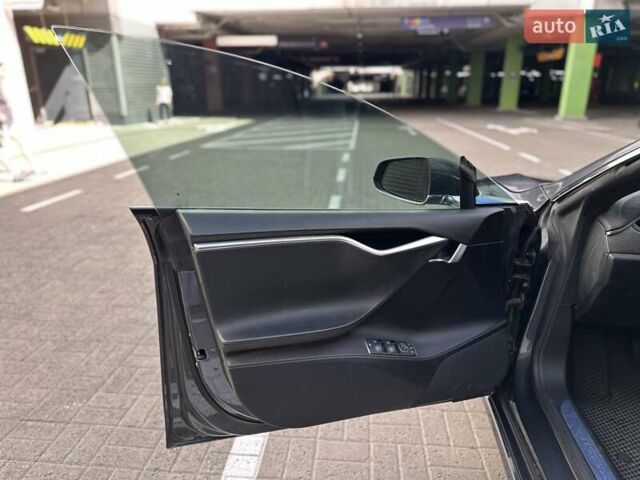 Тесла Модель С 2016 в Киеве на Automoto.ua Серый Тесла Модель С, объемом двигателя 0 л и пробегом 86 тыс. км за 23800 $, фото 16 на Automoto.ua