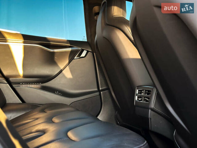 Сірий Тесла Модель С, об'ємом двигуна 0 л та пробігом 102 тис. км за 20750 $, фото 25 на Automoto.ua