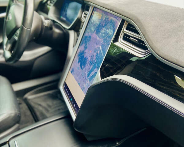 Тесла Модель С 2016 у Луцьку на Automoto.ua Сірий Тесла Модель С, об'ємом двигуна 0 л та пробігом 190 тис. км за 15500 $, фото 42 на Automoto.ua