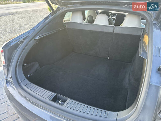 Тесла Модель С 2016 у Львові на Automoto.ua Сірий Тесла Модель С, об'ємом двигуна 0 л та пробігом 132 тис. км за 17300 $, фото 17 на Automoto.ua