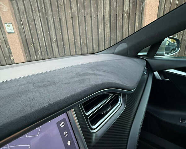 Серый Тесла Модель С, объемом двигателя 0 л и пробегом 170 тыс. км за 21000 $, фото 5 на Automoto.ua