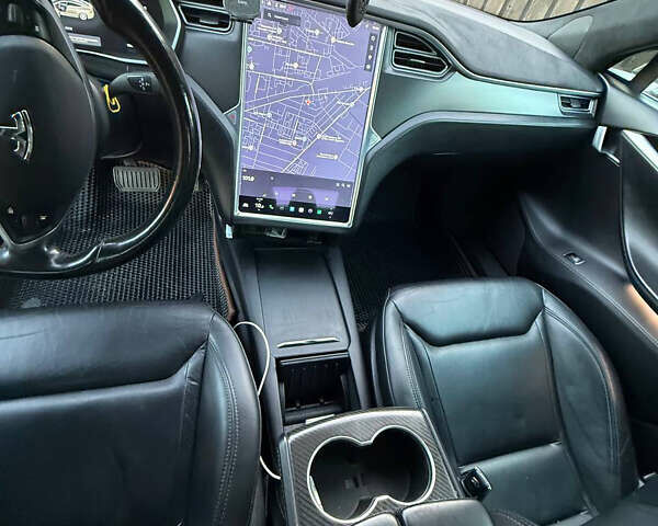 Серый Тесла Модель С, объемом двигателя 0 л и пробегом 170 тыс. км за 21000 $, фото 7 на Automoto.ua