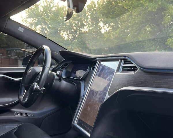 Серый Тесла Модель С, объемом двигателя 0 л и пробегом 89 тыс. км за 21000 $, фото 39 на Automoto.ua
