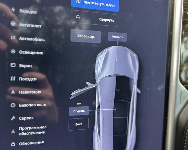Серый Тесла Модель С, объемом двигателя 0 л и пробегом 61 тыс. км за 32900 $, фото 35 на Automoto.ua