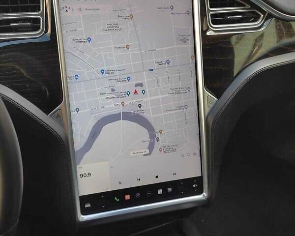 Серый Тесла Модель С, объемом двигателя 0 л и пробегом 170 тыс. км за 19700 $, фото 4 на Automoto.ua