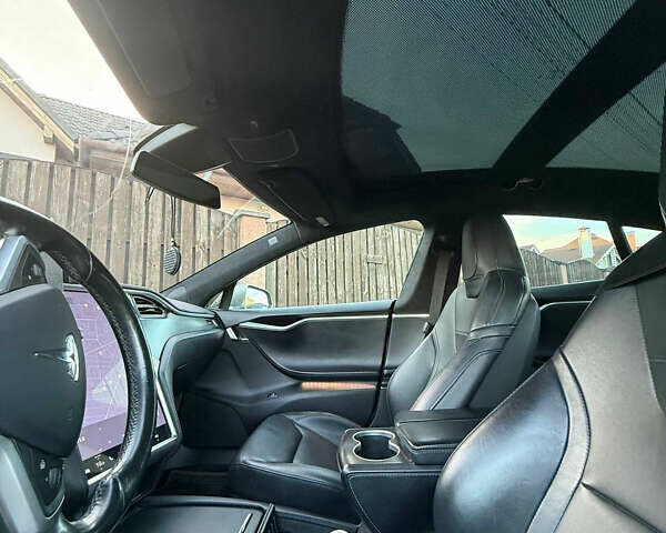 Серый Тесла Модель С, объемом двигателя 0 л и пробегом 170 тыс. км за 21000 $, фото 4 на Automoto.ua