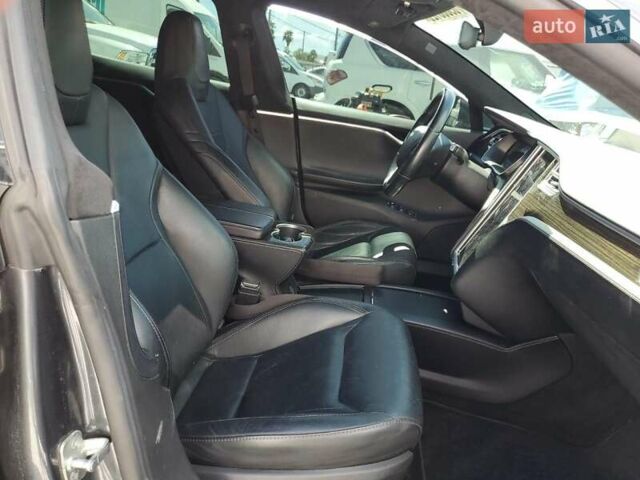 Серый Тесла Модель С, объемом двигателя 0 л и пробегом 210 тыс. км за 11700 $, фото 6 на Automoto.ua