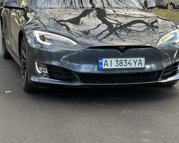 Серый Тесла Модель С, объемом двигателя 0 л и пробегом 110 тыс. км за 20000 $, фото 2 на Automoto.ua