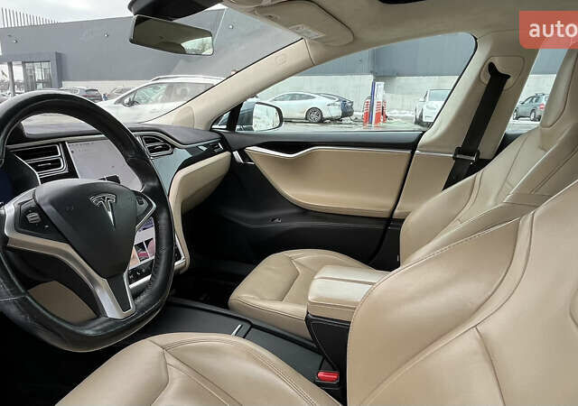 Серый Тесла Модель С, объемом двигателя 0 л и пробегом 133 тыс. км за 17500 $, фото 16 на Automoto.ua