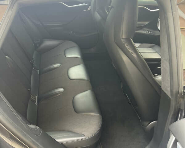 Серый Тесла Модель С, объемом двигателя 0 л и пробегом 150 тыс. км за 15900 $, фото 6 на Automoto.ua