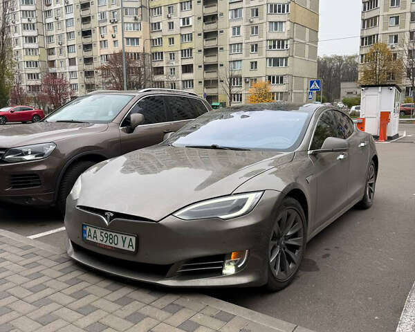 Серый Тесла Модель С, объемом двигателя 0 л и пробегом 170 тыс. км за 21000 $, фото 1 на Automoto.ua