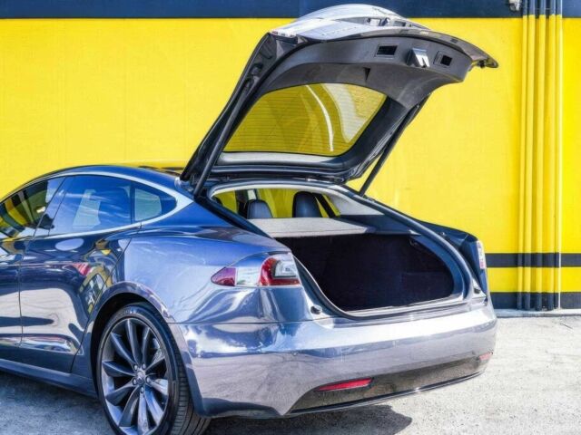 Серый Тесла Модель С, объемом двигателя 0 л и пробегом 54 тыс. км за 13000 $, фото 14 на Automoto.ua