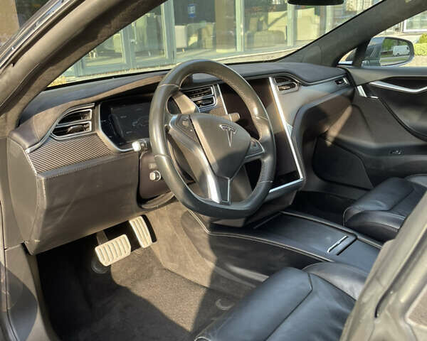 Тесла Модель С 2017 у Хмельницькому на Automoto.ua Сірий Тесла Модель С, об'ємом двигуна 0 л та пробігом 92 тис. км за 25888 $, фото 17 на Automoto.ua