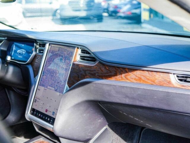 Серый Тесла Модель С, объемом двигателя 0 л и пробегом 54 тыс. км за 13000 $, фото 11 на Automoto.ua