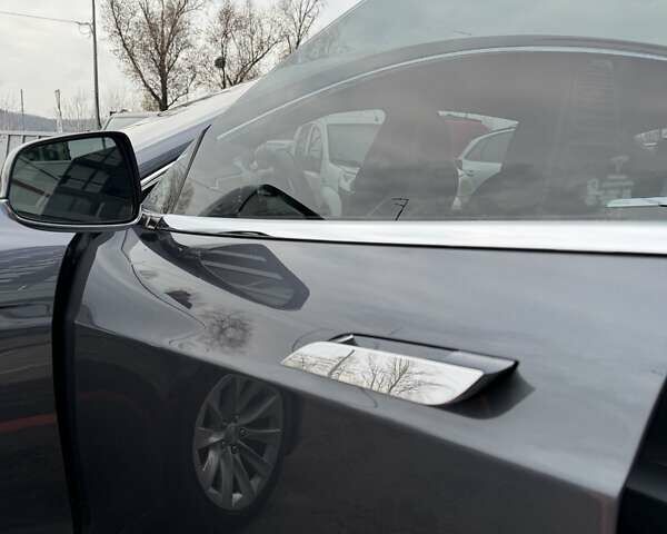 Серый Тесла Модель С, объемом двигателя 0 л и пробегом 220 тыс. км за 19000 $, фото 10 на Automoto.ua