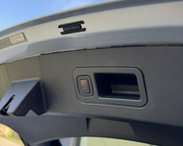 Серый Тесла Модель С, объемом двигателя 0 л и пробегом 135 тыс. км за 27500 $, фото 40 на Automoto.ua