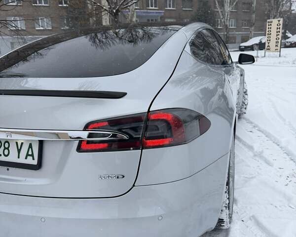 Сірий Тесла Модель С, об'ємом двигуна 0 л та пробігом 184 тис. км за 23000 $, фото 24 на Automoto.ua