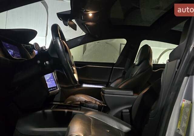 Сірий Тесла Модель С, об'ємом двигуна 0 л та пробігом 200 тис. км за 19900 $, фото 16 на Automoto.ua